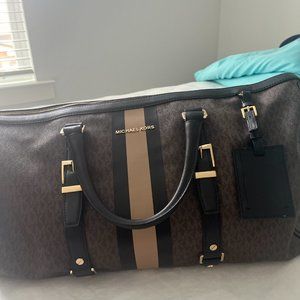 MICHAEL KORS Logo Bedford Travel Extra Large Weekender BLACK/GOLD